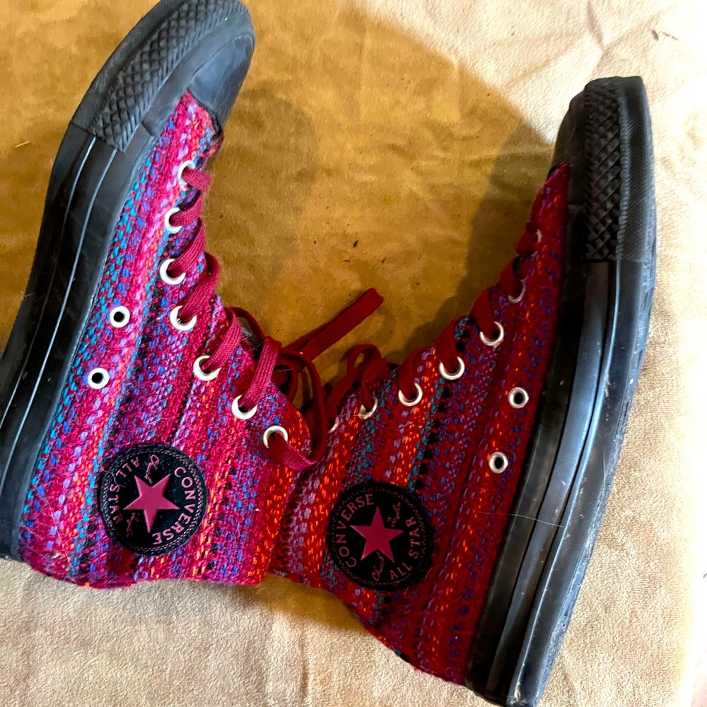 Converse all stars patterened with hues of burgundy, blue and orange size 8